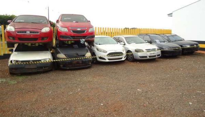 Foto: DER-PR DER/PR vai leiloar 1.046 sucatas de veículos divididas em 103 lotes em julho